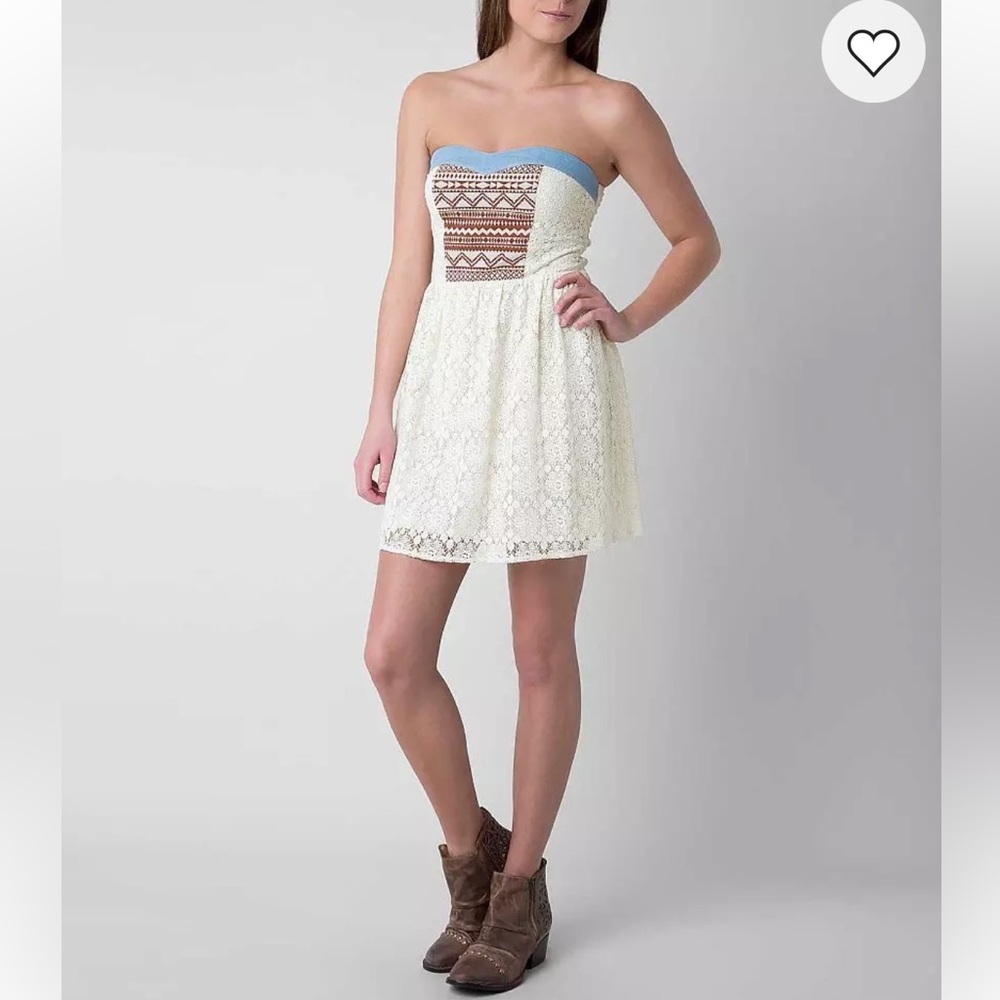 Embroidered inset lined sweetheart dress
Shirred back , flying tomato cowgirl‎